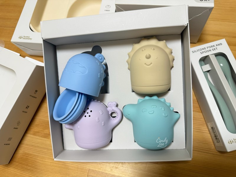 [育兒] 媽咪學苑【赫媽咪寶寶矽膠餐具組+水杯+剪刀+恐龍組